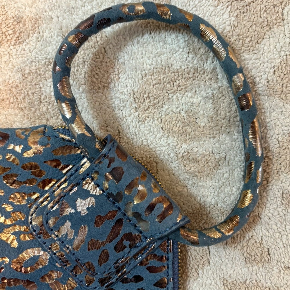 HOBO Sable Mirror Cheetah
***LOWEST PRICE $70 - PLEASE ONLY “LIKE” IF SERIOUS! - Picture 3 of 4